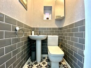 Guest WC- click for photo gallery
